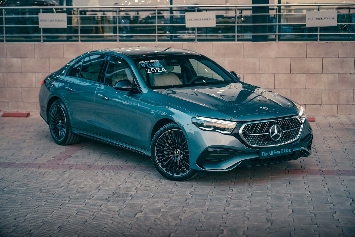 Mercedes-Benz S-Class: view 2