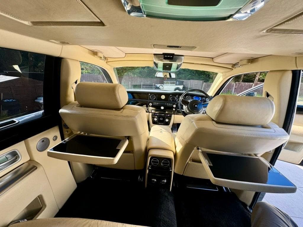 Rolls-Royce Spectre: view 1